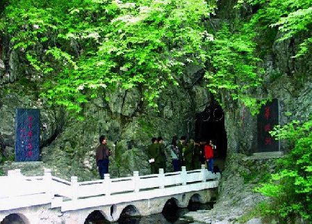 Huayang Cave of Baochan Mountain
