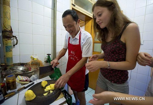 Students from Confucius Institutes attend summer camp in Hefei to taste Chinese culture