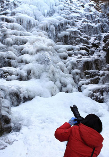 Frozen waterfall at Huangshan Mountain