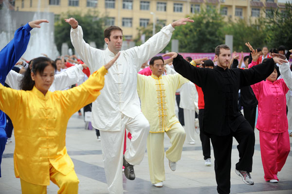 Qigong expo attracts many nationalities
