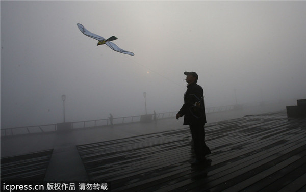 China issues higher alert for worsening smog
