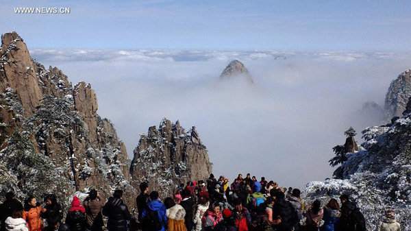Tourists enjoy the scenery after snowfall in Huangshan Mountain